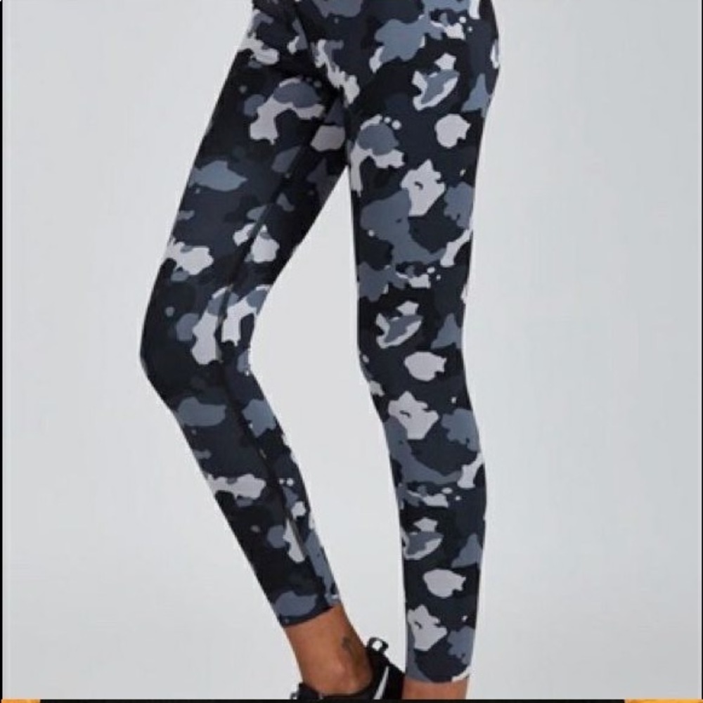 Noli NWOT - Camo Leggings —  SMALL